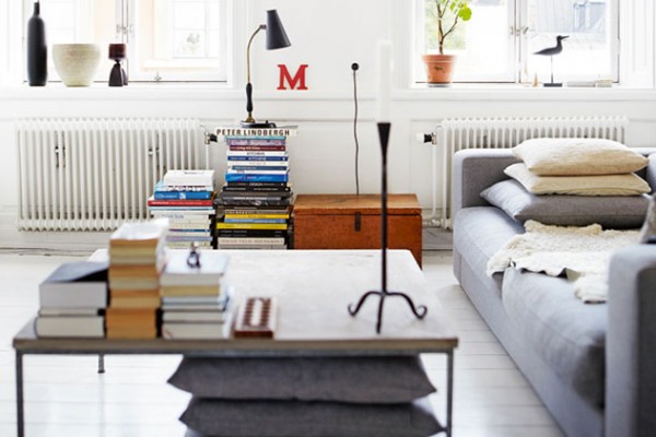 graphical-looking-living-room-with-stacks-of-books-adding-color1 Image credit@ decordots.com
